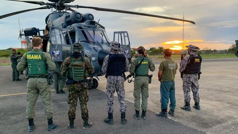 FORÇAS ARMADAS COMBATEM GARIMPO ILEGAL E REALIZAM EVACUAÇÃO AEROMÉDICA EM TERRA INDÍGENA YANOMAMI