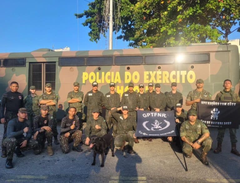 COOPERAÇÃO MILITAR REFORÇADA: 1º BATALHÃO DE POLÍCIA DO EXÉRCITO E FUZILEIROS NAVAIS EM TREINAMENTO CONJUNTO
