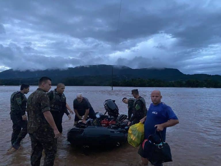 3º BATALHÃO DE ENGENHARIA DE COMBATE REALIZA RESGATE HEROICO EM CANDELÁRIA DURANTE ENCHENTE HISTÓRICA