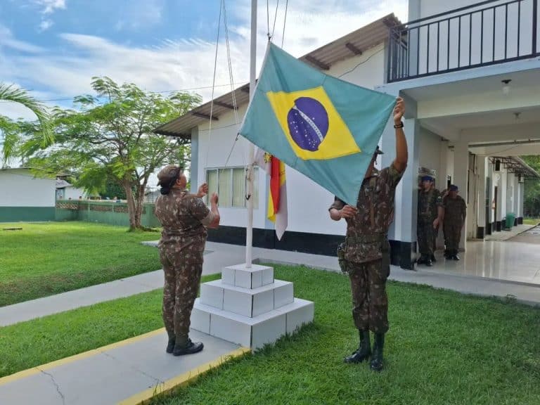 HOMENAGEM E PROMOÇÃO NA 16ª BASE LOGÍSTICA: RECONHECIMENTO E NOVOS CAMINHOS