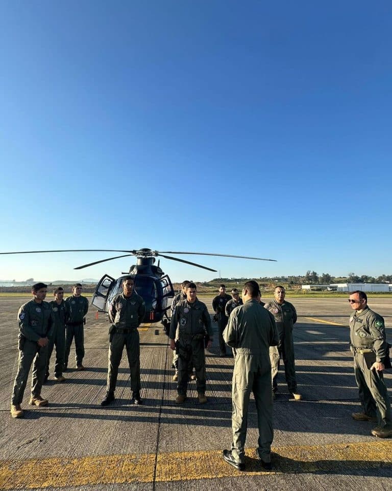 AVIAÇÃO DO EXÉRCITO MOBILIZA HELICÓPTEROS PANTERA K2 PARA RESGATE NO RIO GRANDE DO SUL