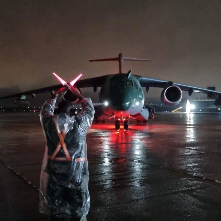 FORÇA AÉREA BRASILEIRA INTENSIFICA APOIO NO RIO GRANDE DO SUL COM CHEGADA DE AERONAVES KC-390
