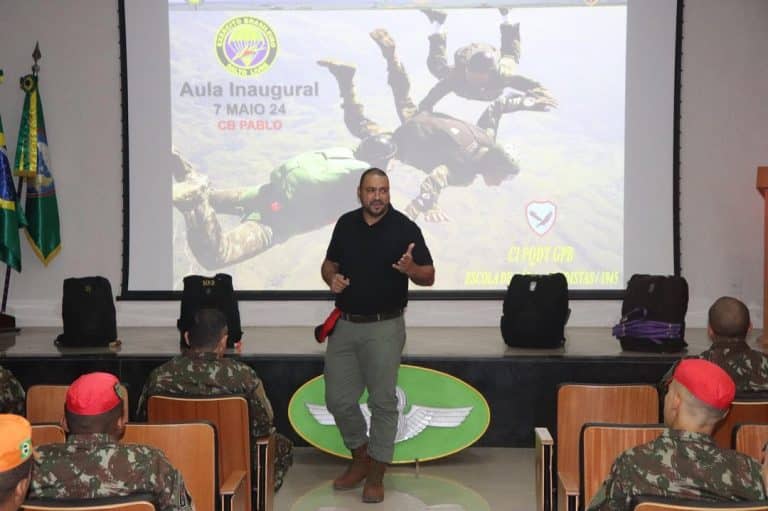 CENTRO DE INSTRUÇÃO PÁRA-QUEDISTA INICIA TREINAMENTO ESPECÍFICO DE SALTO LIVRE OPERACIONAL NO RIO DE JANEIRO