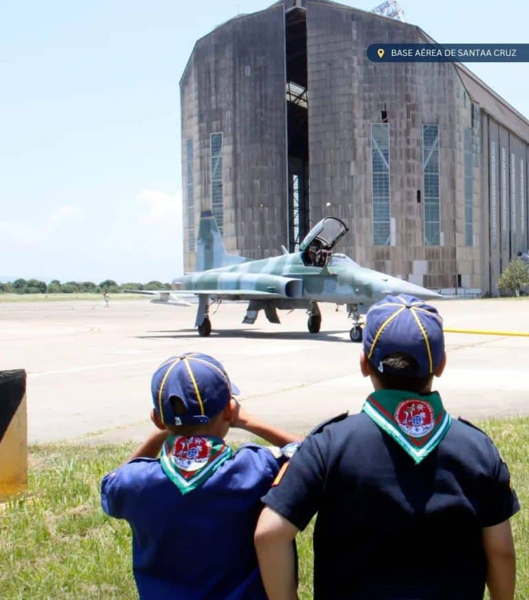 210º GRUPO ESCOTEIRO DO AR PARTICIPA DA CELEBRAÇÃO DO DIA DA AVIAÇÃO DE CAÇA NA BASE AÉREA DE SANTA CRUZ