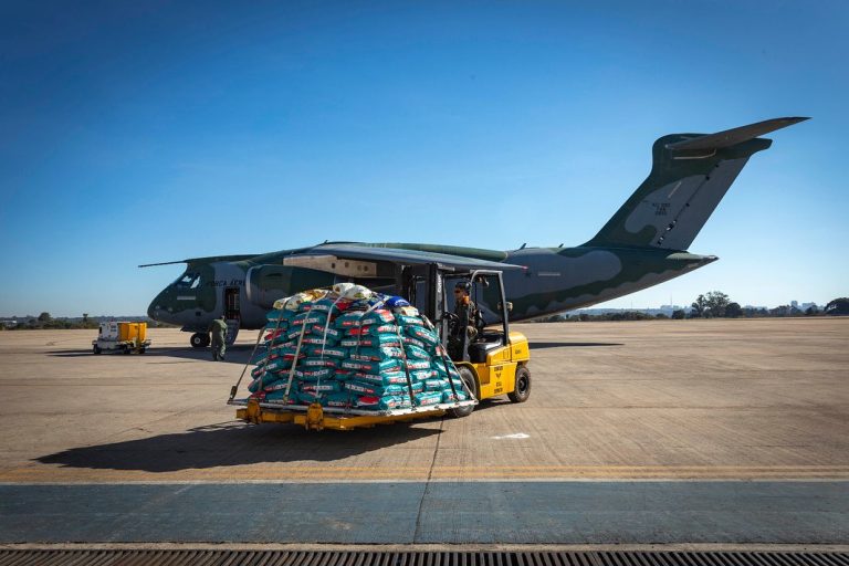 KC-390 Millennium: AJUDA AOS ANIMAIS ATINGIDOS PELAS ENCHENTES NO RIO GRANDE DO SUL