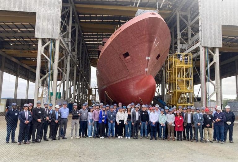 VISITA GUIADA AO ESTALEIRO BRASIL SUL DESTACA OPORTUNIDADES ECONÔMICAS E TECNOLÓGICAS NA CONSTRUÇÃO DAS FRAGATAS CLASSE TAMANDARÉ