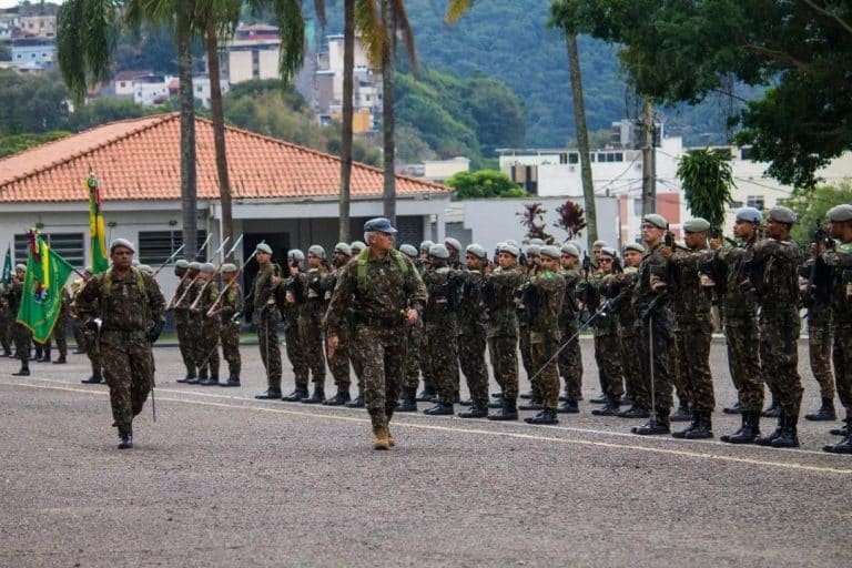 COMANDANTE MILITAR DO LESTE REALIZA PRIMEIRA VISITA À 4ª BRIGADA DE INFANTARIA LEVE DE MONTANHA