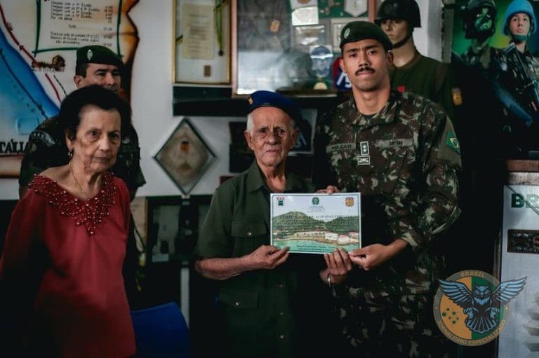HOMENAGEM EMOCIONANTE AO VETERANO DA FEB, AGOSTINHO FERREIRA DA SILVA, MARCA CELEBRAÇÃO DE SEUS 101 ANOS