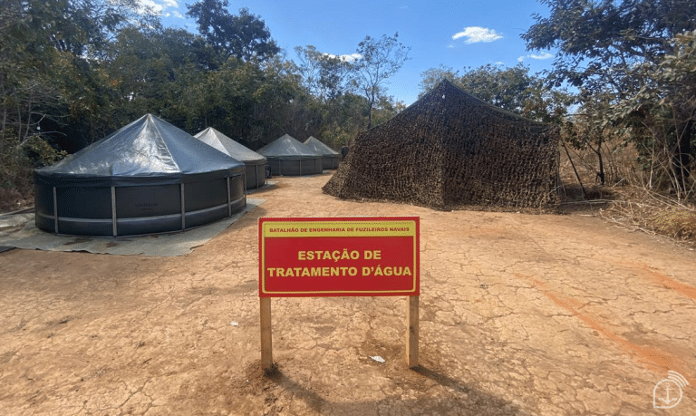 AÇÃO HUMANITÁRIA DA MARINHA NO RS: ESTAÇÕES DE TRATAMENTO DE ÁGUA CHEGAM A BORDO DO NAM “ATLÂNTICO”