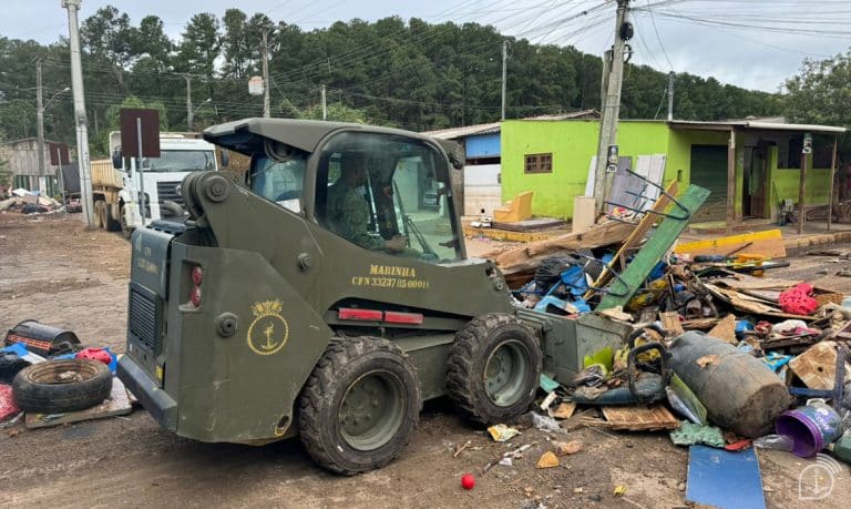 FUZILEIROS NAVAIS DA MARINHA ATUAM NA DESOBSTRUÇÃO DE VIAS NO RIO GRANDE DO SUL