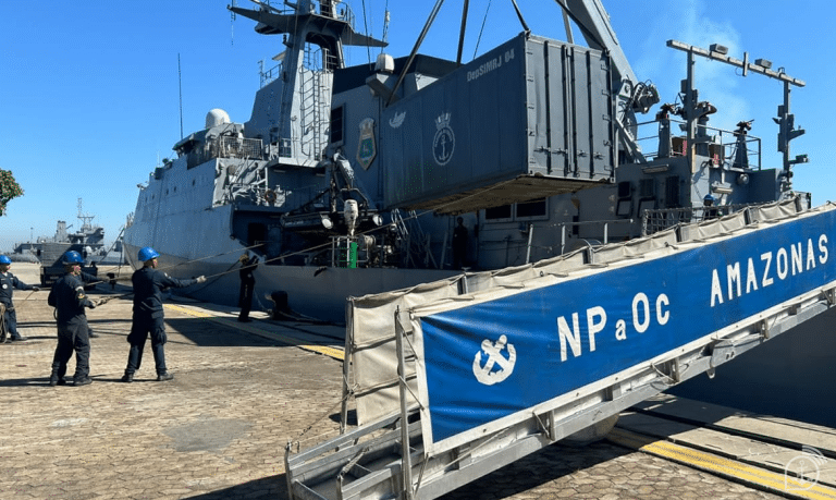 NAVIO-PATRULHA “AMAZONAS” E FROTA DA MARINHA AMPLIAM APOIO HUMANITÁRIO NO RIO GRANDE DO SUL