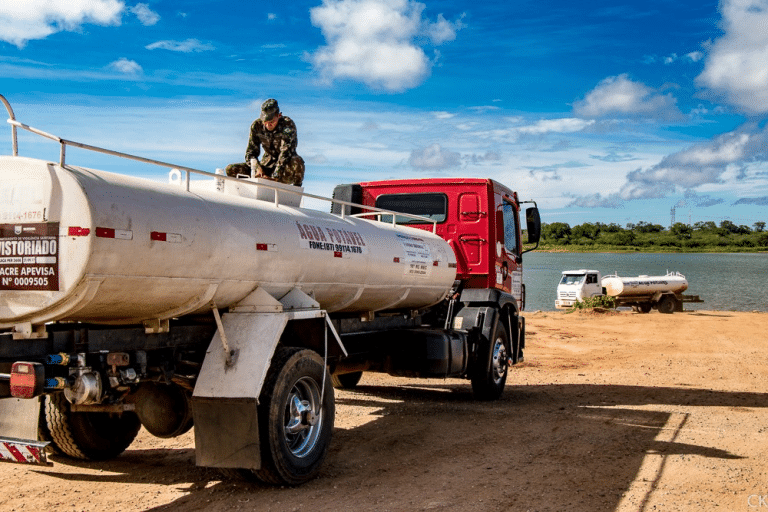 OPERAÇÃO CARRO-PIPA: EXÉRCITO BRASILEIRO EM AÇÃO PELA SEGURANÇA HÍDRICA NO SEMIÁRIDO