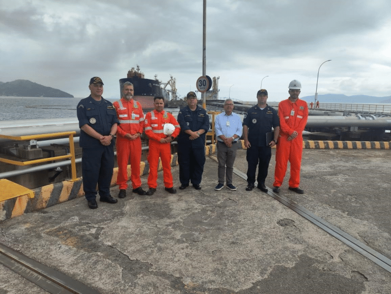 COMANDANTE DO 1º DISTRITO NAVAL REFORÇA LAÇOS ESTRATÉGICOS EM ANGRA DOS REIS