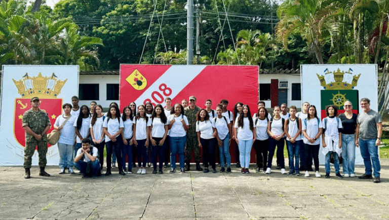 VISITA EDUCATIVA AO BATALHÃO RIACHUELO APROFUNDA CONHECIMENTO HISTÓRICO E CULTIVA RESPEITO PELA TRADIÇÃO NAVAL