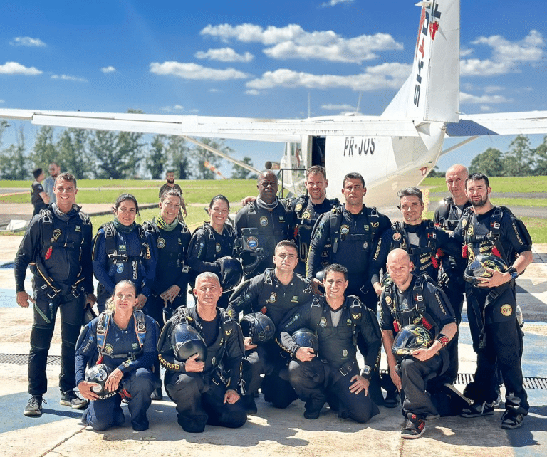 BRASIL E BÉLGICA: PARCERIA NO PARAQUEDISMO MILITAR