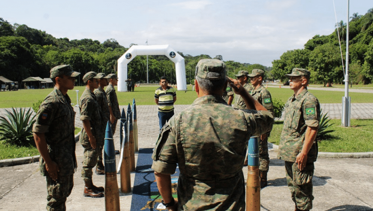 COMANDO DA DIVISÃO ANFÍBIA RECEBE VISITA DO DEPUTADO FEDERAL ROBERTO MONTEIRO