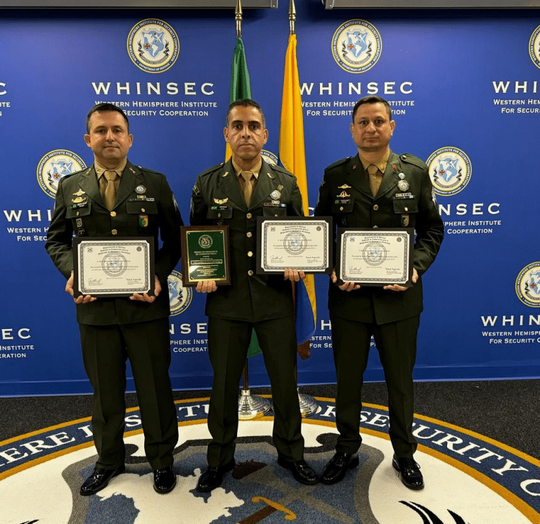 SARGENTOS DO EXÉRCITO BRASILEIRO BRILHAM EM CURSO DE ASSESSORAMENTO SÊNIOR NOS ESTADOS UNIDOS
