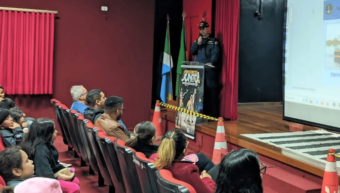 SEGURANÇA NO RIO: AGÊNCIA FLUVIAL DE PORTO MURTINHO PROMOVE PALESTRA PARA ESTUDANTES