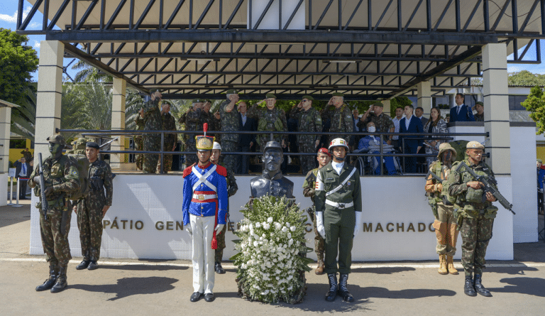 GENERAL EXALTA MISSÕES DO EXÉRCITO NO DIA DA INFANTARIA