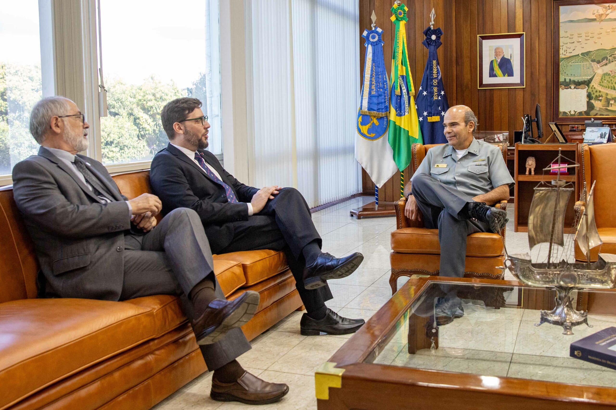 Encontro estratégico entre ABIMDE e Marinha fomenta fortalecimento da defesa brasileira