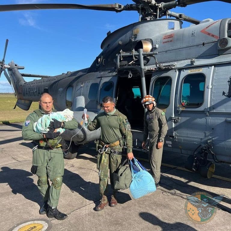 MARINHA DO BRASIL SALVA BEBÊ EM EVACUAÇÃO AÉREA NO RIO GRANDE DO SUL