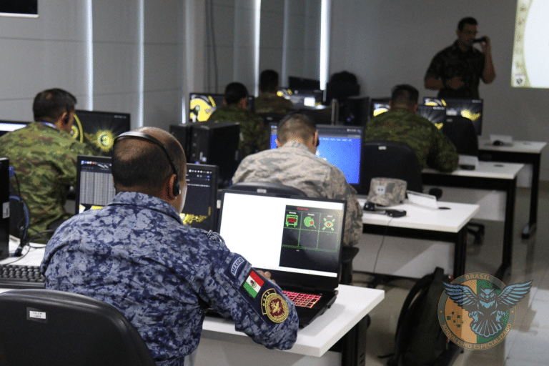 OFICIAIS DE NAÇÕES AMIGAS CONCLUEM ESTÁGIO INTERNACIONAL DE DEFESA CIBERNÉTICA NO BRASIL