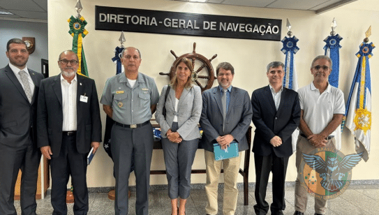 ALMIRANTE SILVIO LUÍS RECEBE SETOR MARÍTIMO PARA PARCERIA ESTRATÉGICA