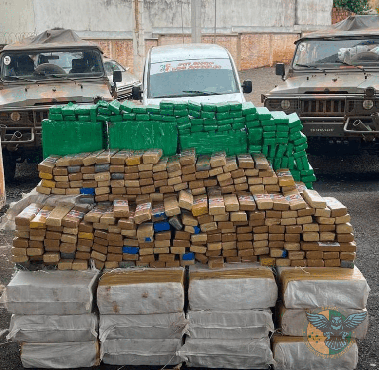 EXÉRCITO APREENDE QUASE DUAS TONELADAS DE MACONHA EM OPERAÇÃO NO MS