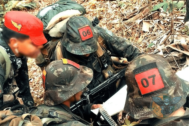 ALUNOS DO CURSO DE PRECURSOR PARAQUEDISTA PARTICIPAM DA OPERAÇÃO TIRA VERNIZ NA SERRA DA CALÇADA
