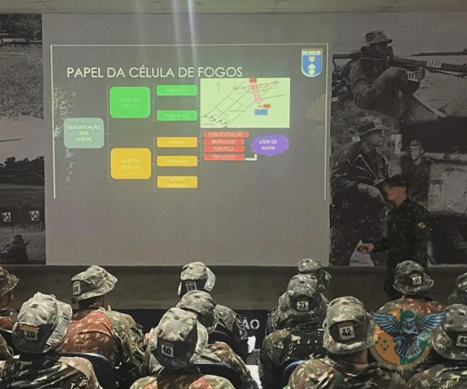 COLABORAÇÃO ENTRE UNIDADES MILITARES APRIMORA TREINAMENTO EM OPERAÇÕES NA SELVA