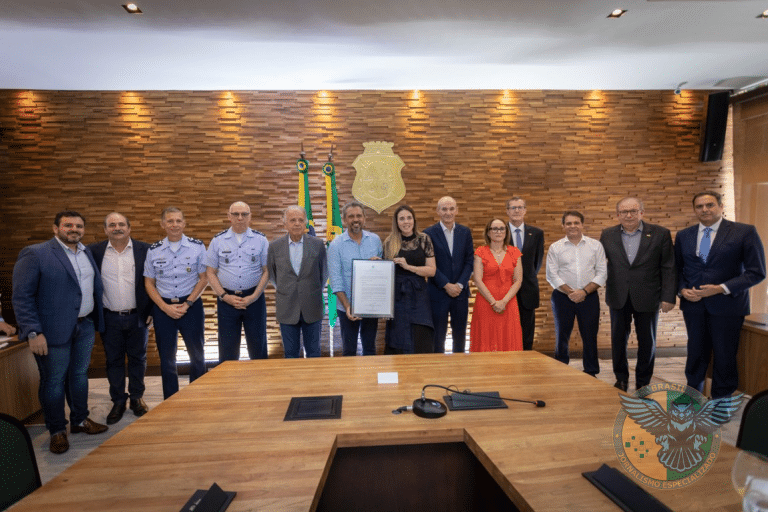 Ministro da Defesa assina acordo para criar Centro de Inovação no Ceará