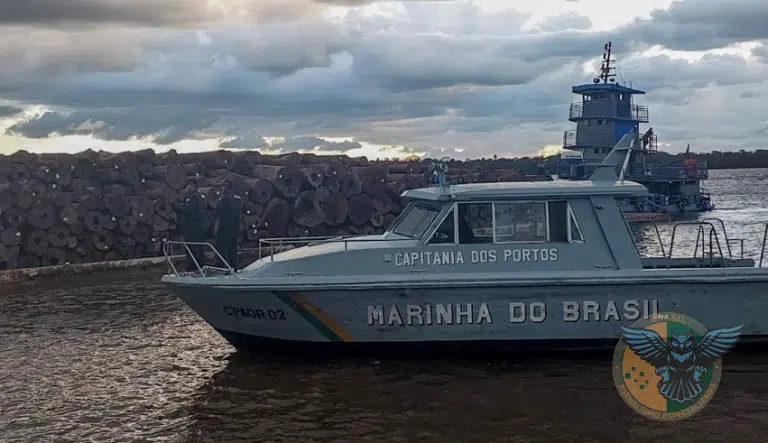 Marinha apreende embarcações carregadas com madeira e manganês no Pará e Amapá