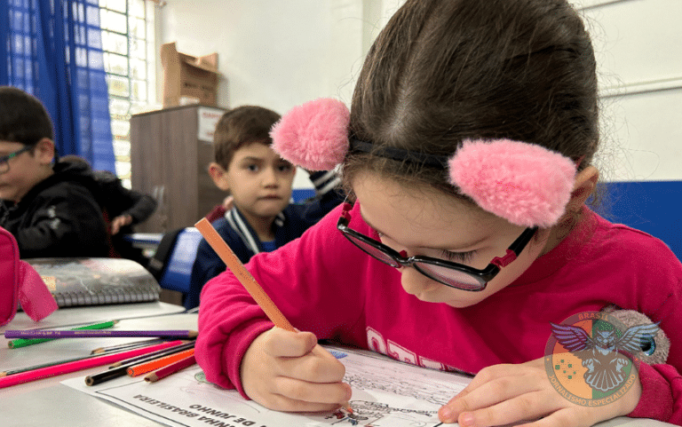 Escola revitalizada pela Marinha retoma aulas em Guaíba após enchentes