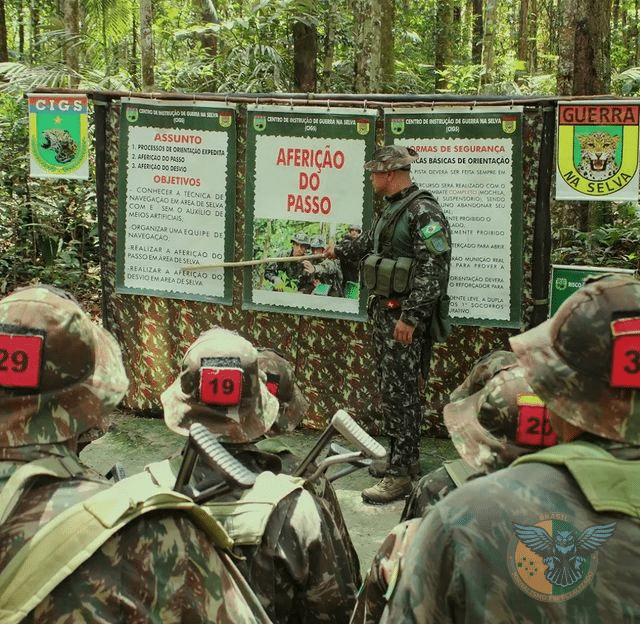 Instruções no CIGS: Precursores Paraquedistas e a Selva Amazônica