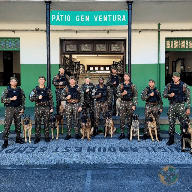 1º Batalhão de Polícia do Exército comemora Serviço de Veterinária e apresenta novo oficial