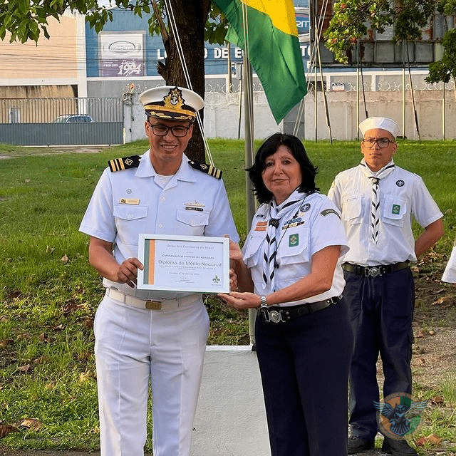 Capitania dos Portos de Alagoas e Escoteiros do Mar são homenageados por apoio ao Veleiro