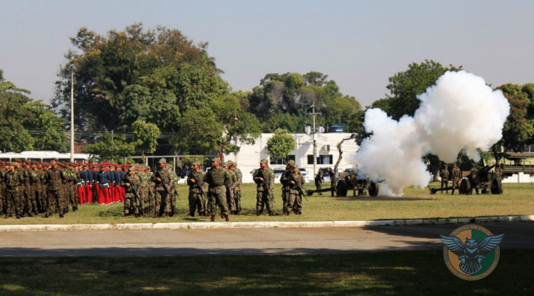 BtlArtFuzNav celebra Dia da Artilharia com demonstração impressionante