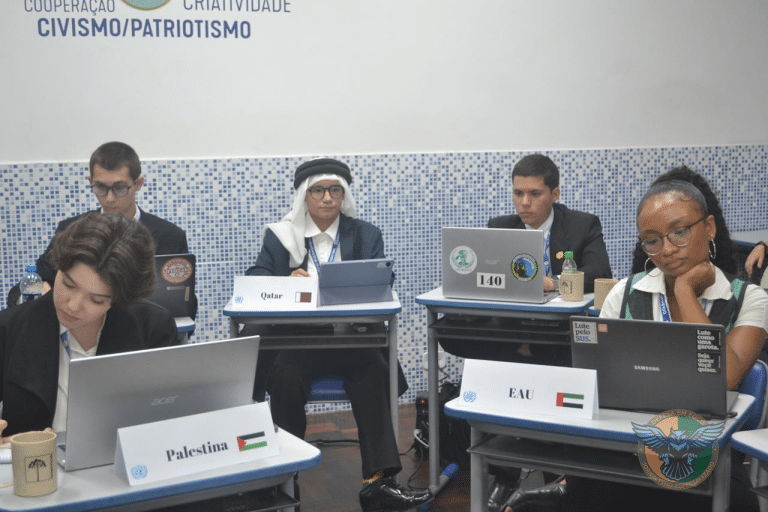 Estudantes simulam funcionamento da ONU no Colégio Militar de Curitiba