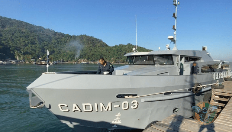 Nova embarcação da Marinha facilita transporte na Ilha da Marambaia