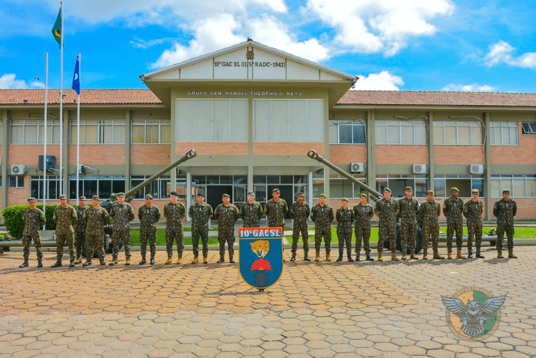 Estágio do 10º GAC Sl aprimora habilidades em manutenção de obuseiros