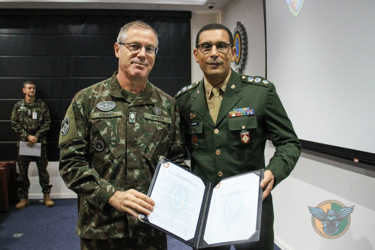 Exército homenageia Coronel Glauber em cerimônia de despedida