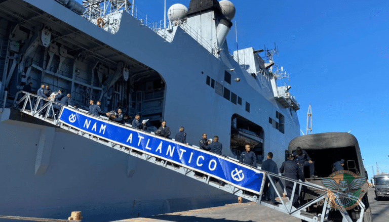 Maior navio da América Latina reforça ajuda com 115 toneladas de doações no RS