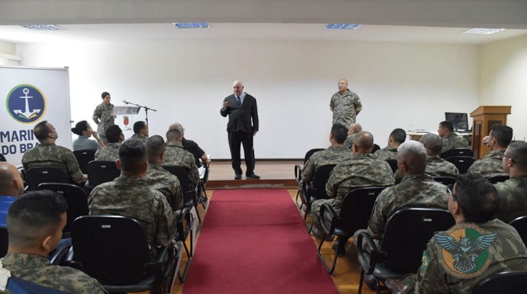 ComTrRef Recebe Vice-Almirante Leitão em Evento de Leitura