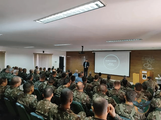11º BI Mth Inicia Curso Avançado de Montanhismo com Palestra do Gen Bda Maurmann