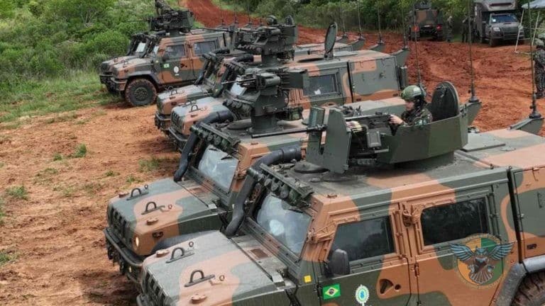 Exército Brasileiro obtém 420 viaturas Guaicurus em marco estratégico