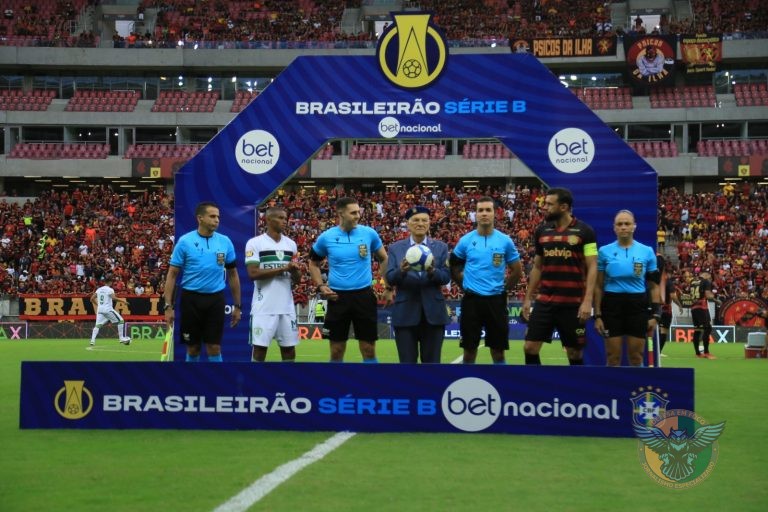 Herói da FEB dá pontapé inicial em homenagem histórica durante jogo na Arena Pernambuco