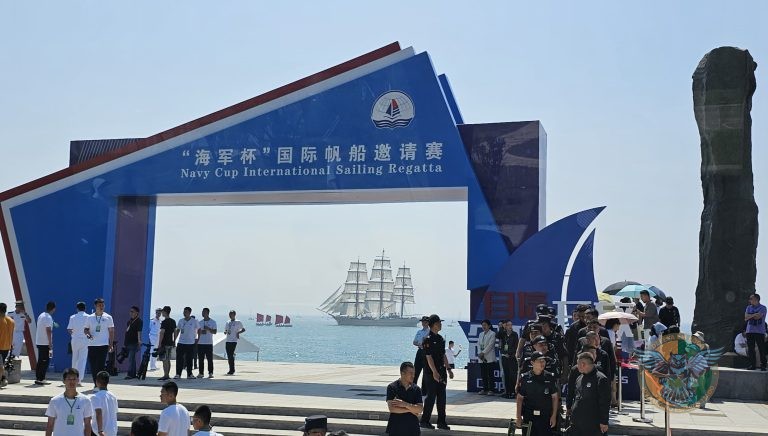 Equipe da Escola Naval participa de regata na China