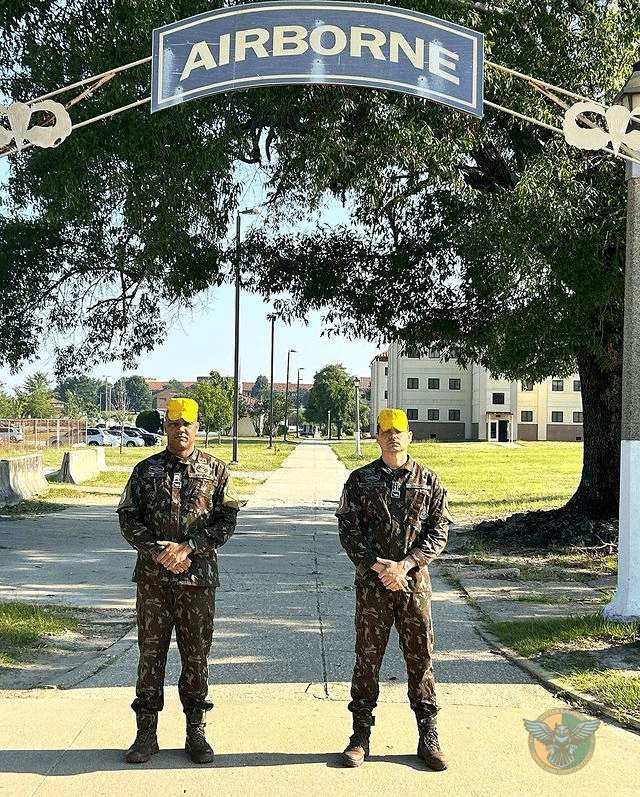 Capitão Pacheco e 2º Sgt Herbert se destacam em treinamento nos EUA
