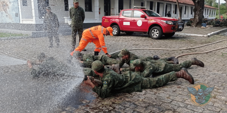 Militares do GptFNNa e CBMRN aperfeiçoam Técnicas de Resgate e Combate a Incêndio