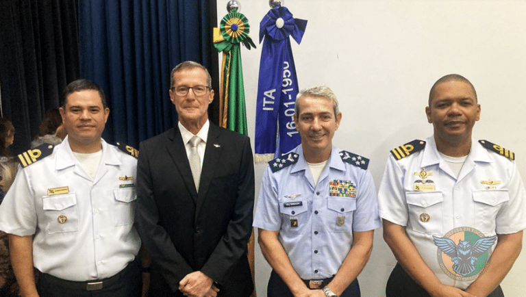 Capitães de Fragata do CIAA se formam doutores no ITA com altas honras